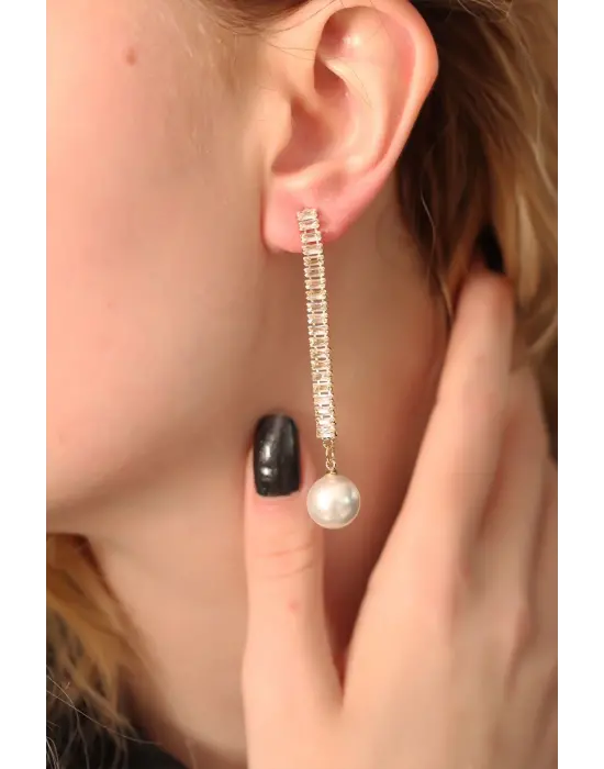 Çelik Altın Renk İnci ve Baget Taşlı Su Yolu Tasarımlı Sallantılı Küpe