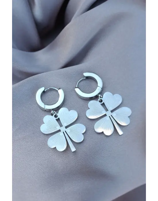 Çelik Gümüş Metal Yonca Tasarımlı Küpe