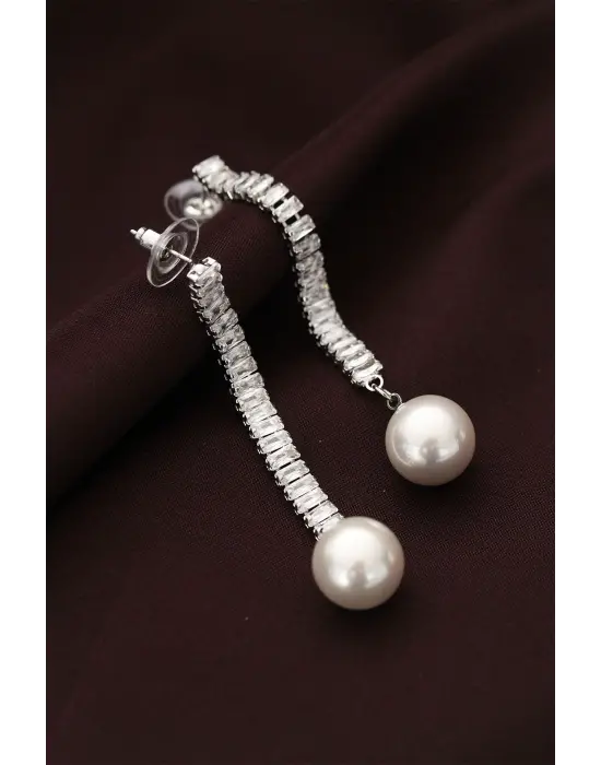 Çelik Gümüş Renk İnci ve Baget Taşlı Su Yolu Tasarımlı Sallantılı Küpe