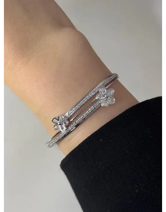 Çiçekli Taş Detaylı Gümüş Kelepçe Bilezik