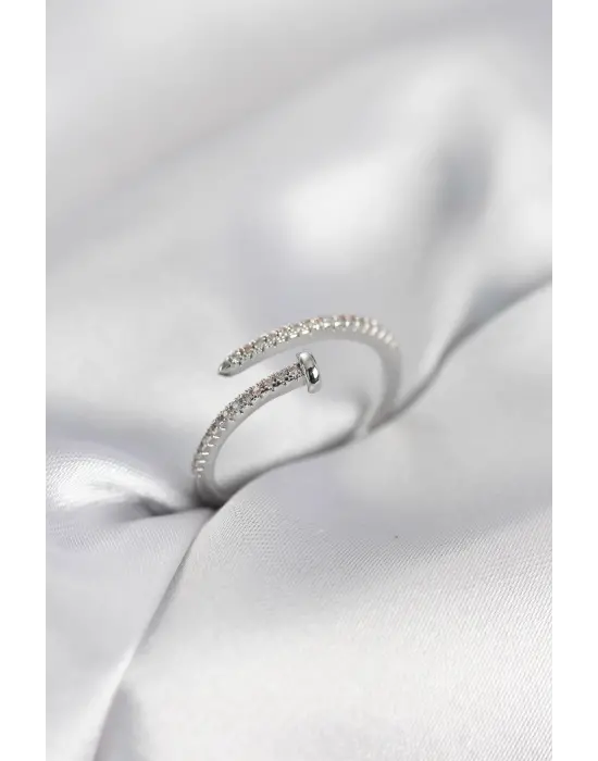 Çivi Model Zirkon Taşlı Gümüş Renk Kadın Yüzük