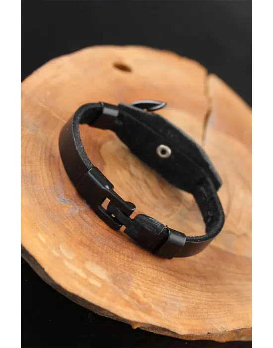 Deniz Çapalı Metal Aksesuarlı Siyah Deri Erkek Bileklik