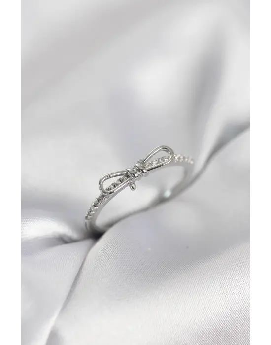 Fiyonk Model Zirkon Taşlı Gümüş Renk Kadın Yüzük