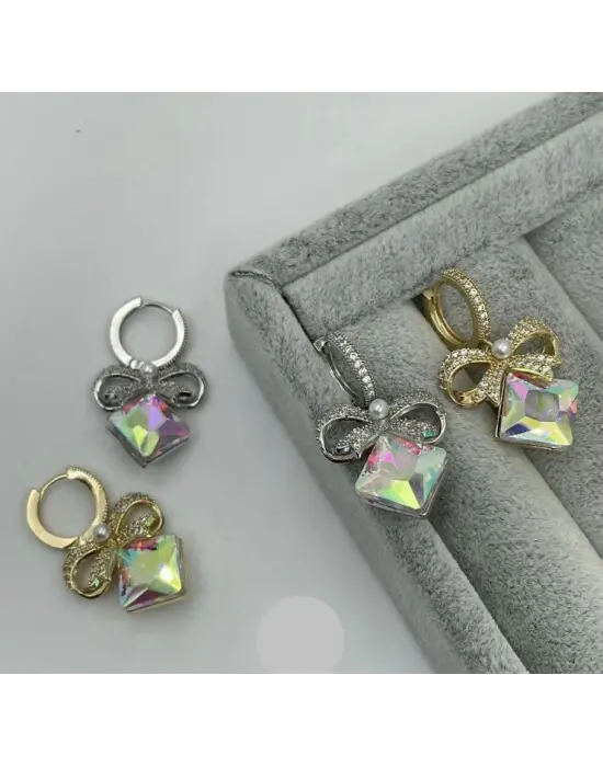 Fiyonklu İncili Kristal Taş Sallantılı Kadın Küpe