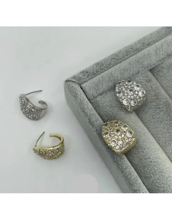 Geniş Top Model Taşlı Gold ve Gümüş Küpe