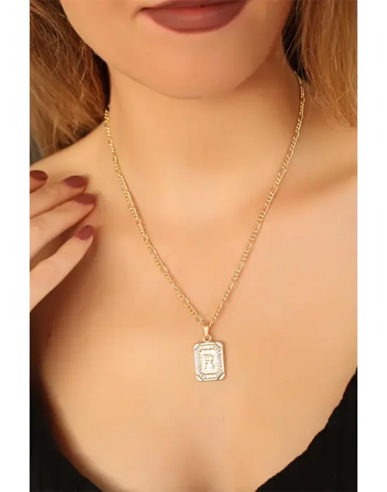 Gold Renk Metal Plaka Tasarım Zincirli R Harfi Bayan Kolye