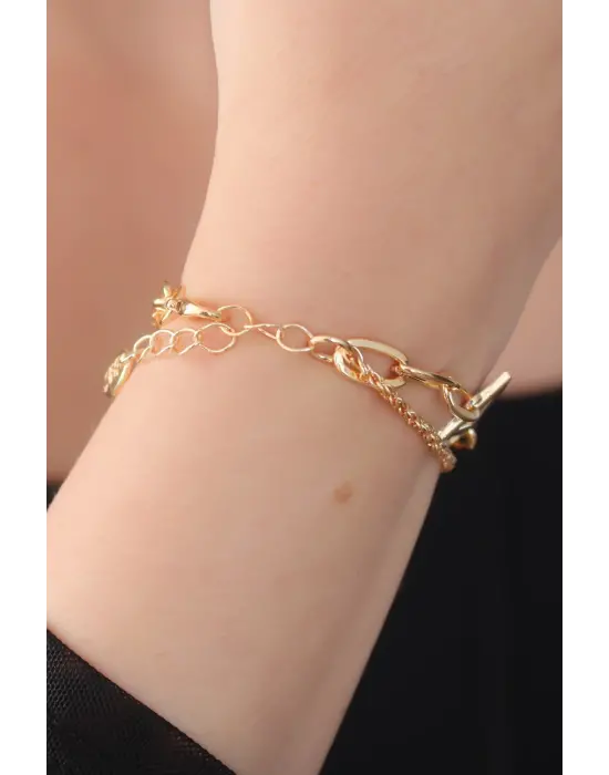 Gold Renk Üçgen Figür Kadın Kolye