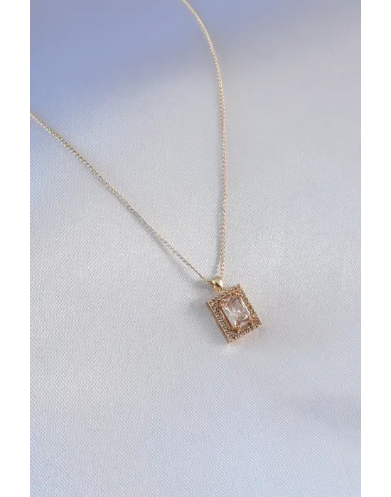 Gold Renk Zirkon Taşlı Kare Model Kadın Kolye