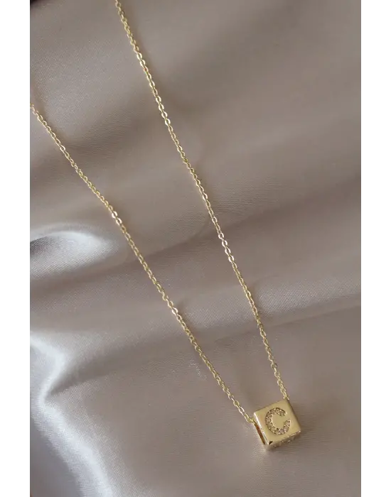 Gold Renk Zirkon Taşlı Küp Model C Harfli Kolye