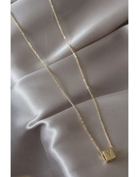 Gold Renk Zirkon Taşlı Küp Model Y Harfli Kolye