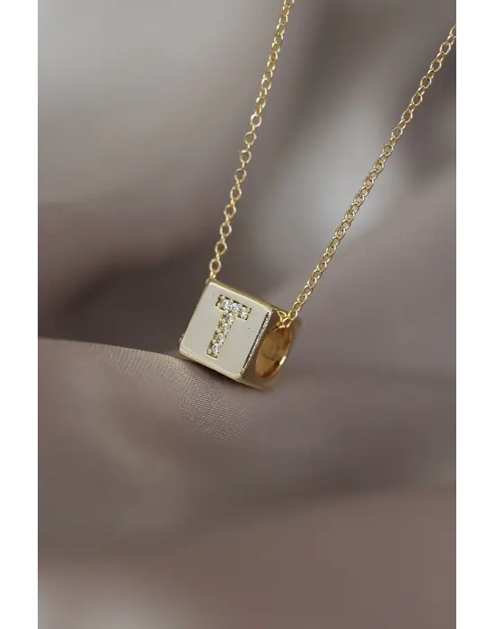 Gold Renkli Küp Model Zirkon Taşlı T Harfli Kolye