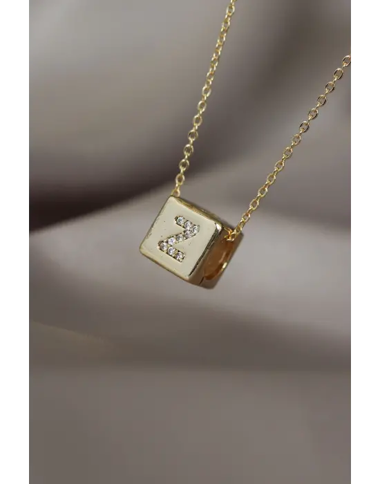 Gold Renkli Küp Model Zirkon Taşlı Z Harfli Kolye