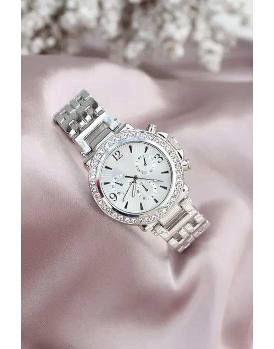 Gümüş Metal Kordonlu Zirkon Taşlı Kasa Tasarımlı Kadın Saat