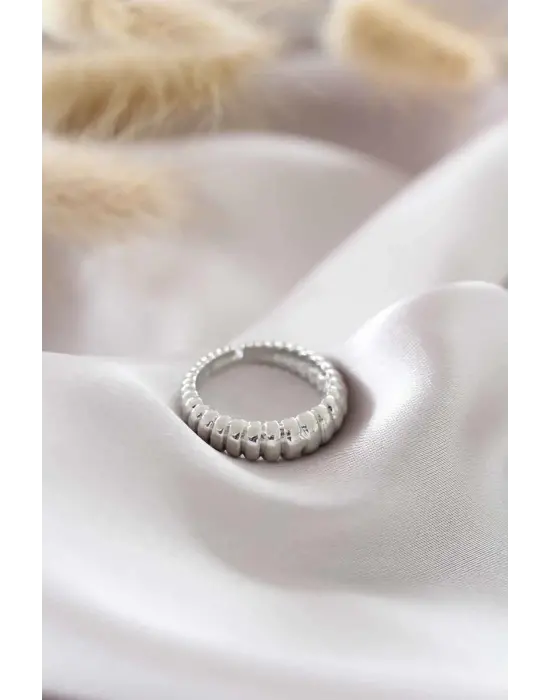 Gümüş Renk Ayarlamalı Burgu Kadın Yüzük