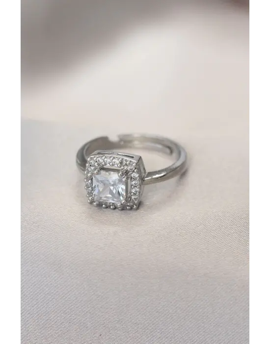 Gümüş Baget ve Zirkon Taşlı Kare Yüzük