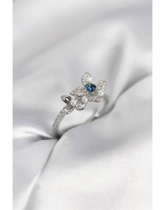 Gümüş Renk Çiçek Model Zirkon Taşlı Kadın Yüzük