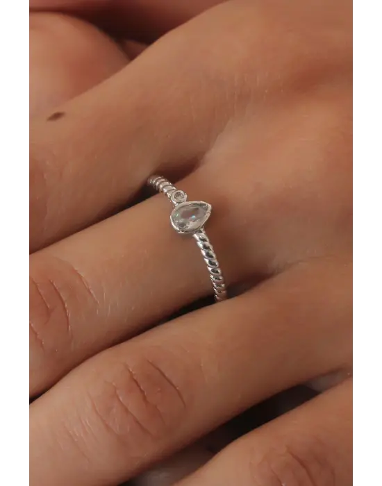 Gümüş Renk Damla Figür Zirkon Taş Detay Kadın Yüzük