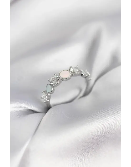 Gümüş Renk Minimal Plaka ve Zirkon Taşlı Kadın Yüzük