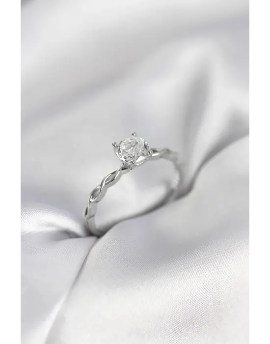 Gümüş Renk Sarmal Zincir Model Tek Taş Model Zirkon Taşlı Kadın Yüzük