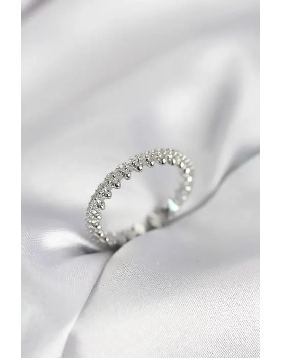 Gümüş Renk Sıralı Zirkon Taşlı Model Kadın Yüzük