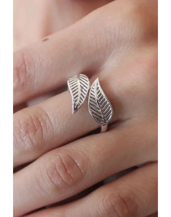 Gümüş Renk Yaprak Model Kadın Yüzük