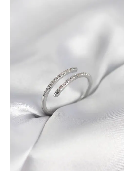 Gümüş Renk Yılan Kuyruk Model Zirkon Taşlı Kadın Yüzük