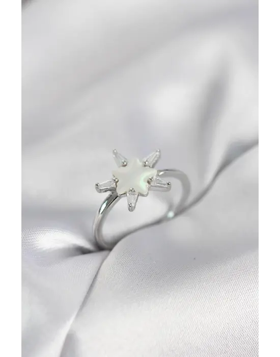 Gümüş Renk Yıldız Model Sedefli Zirkon Taşlı Kadın Yüzük