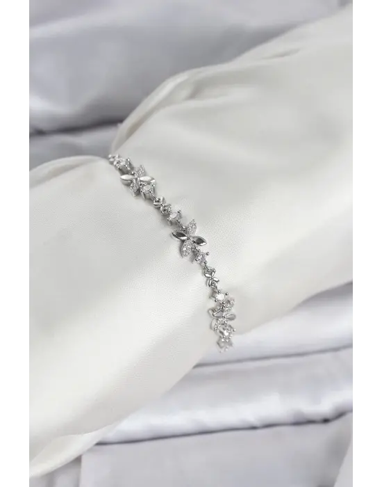 Gümüş Renk Yonca Model Zirkon Taşlı Asansörlü Kadın Bileklik