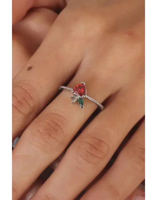 Gümüş Zirkon Taşlı Çilek Figür Çelik Yüzük