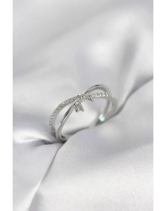 Gümüş Renk Zirkon Taşlı Fiyonk Model Kadın Yüzük