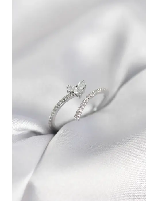 Gümüş Renk Zirkon Taşlı Kuyruklu Kalp Model Kadın Yüzük