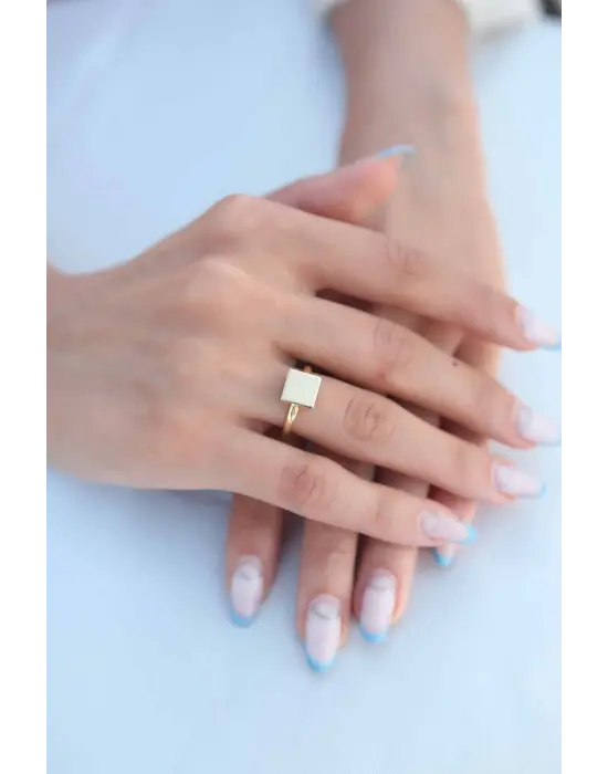 Kare Plaka Gold Renk Kadın Yüzük