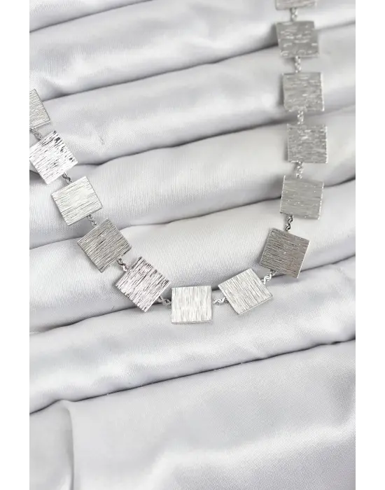 Kare Plaka Model Gümüş Renk Kadın Kolye