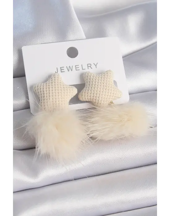 Krem Rengi Tüylü Ponpon Model Çelik Küpe