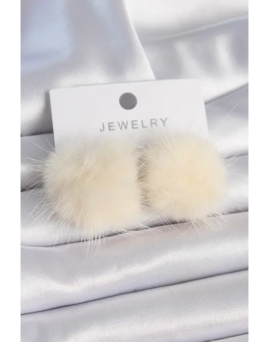 Krem Renk Tüylü Ponpon Model Çelik Küpe