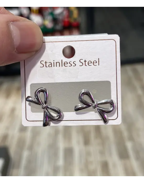 Küçük Boy Beyaz Fiyonk - Kurdele Küpe