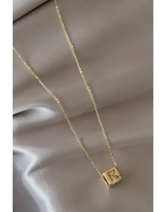 Küp Model Gold Renk Zirkon Taşlı R Harfli Kolye