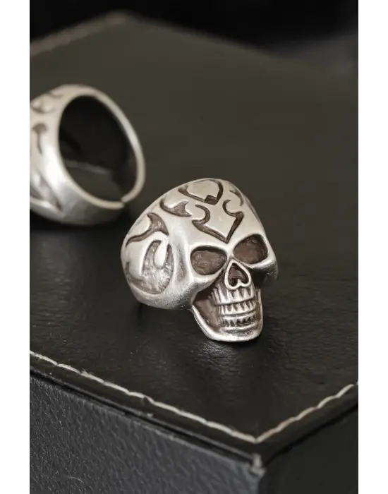 Kuru Kafa Tasarımlı Eskitme Gümüş Desenli Ayarlamalı Model Erkek Yüzük