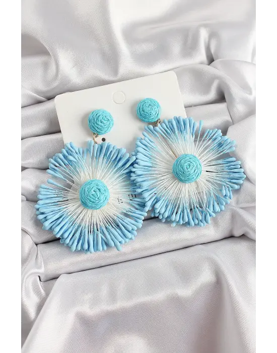 Mavi Püsküllü Papatya Figürlü Hasır Örgü Model Gold Renk Kadın Küpe