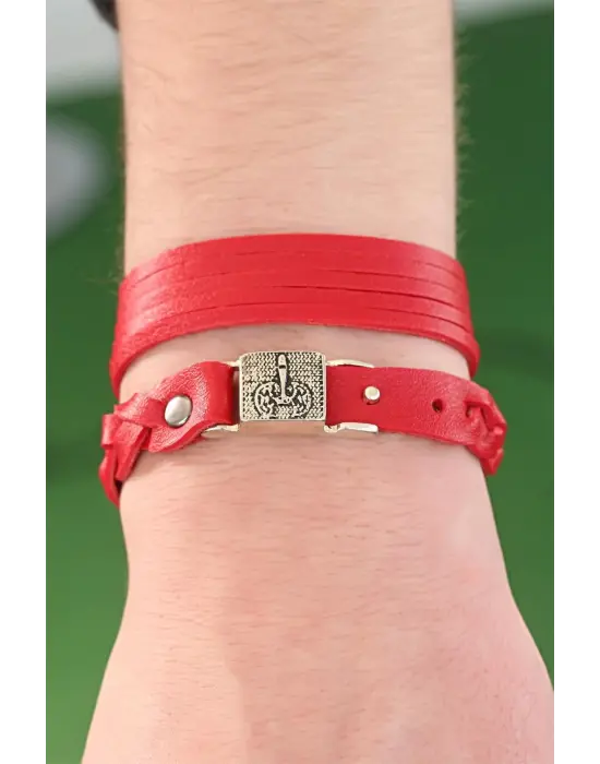 Metal Aksesuarlı Kırmızı Renk Deri Erkek Bileklik Kombin