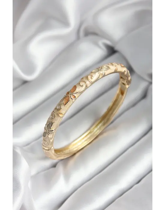 Mineli Pirinç Bej Çiçek Desenli Gold Renk Kadın Kelepçe (çap 60 mm)