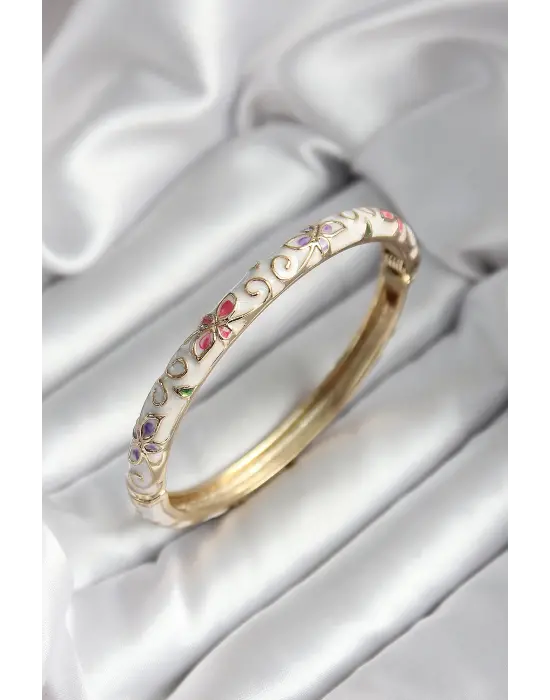 Mineli Pirinç Beyaz Çiçek Desenli Gold Renk Kadın Kelepçe (çap 60 mm)