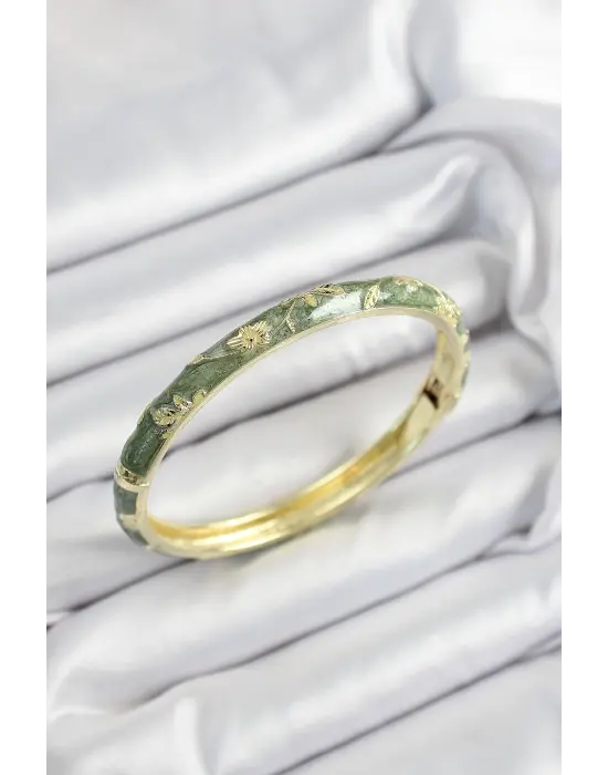 Mineli Pirinç Koyu Yeşil Çiçek Motifli Gold Renk Kadın Kelepçe