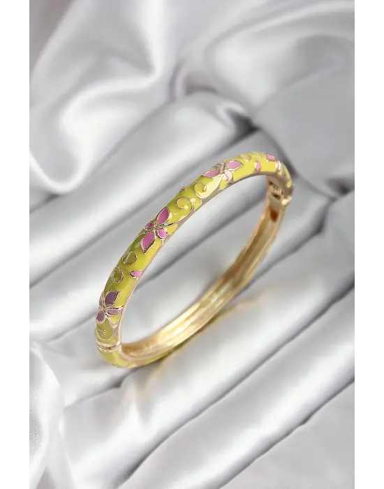 Mineli Pirinç Sarı Çiçek Desenli Gold Renk Kadın Kelepçe (çap 60 mm)