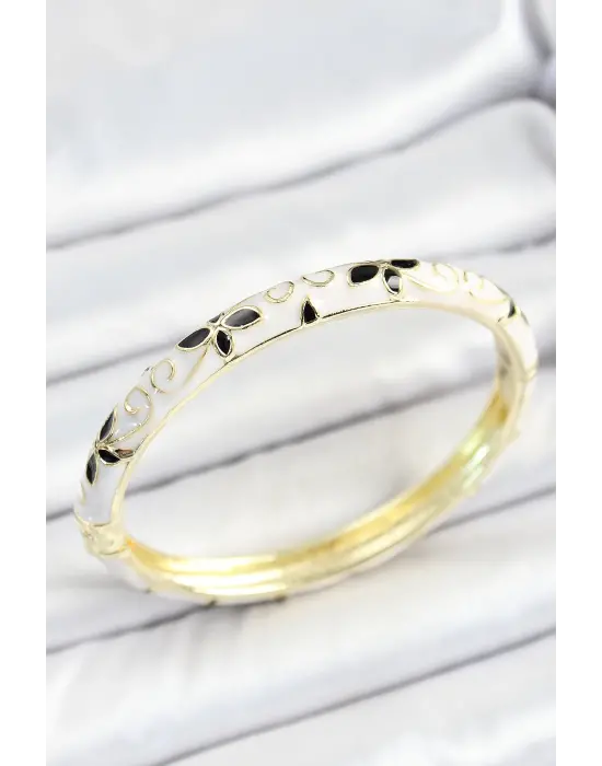 Mineli Pirinç Siyah Beyaz Çiçek Desenli Gold Renk Kadın Kelepçe