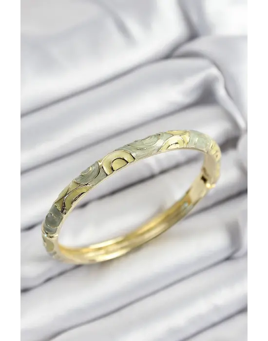 Mineli Çelik Yeşil Sarmal Motifli Gold Renk Kadın Kelepçe