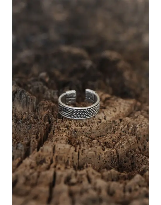 Motif Desenli Ayarlamalı Erkek Yüzük