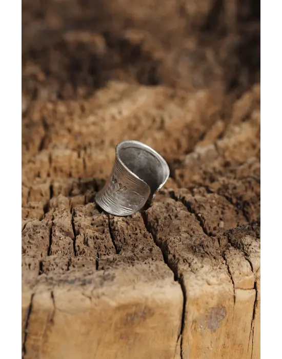 Otantik Çiçek Motifli Ayarlamalı Kadın Yüzük