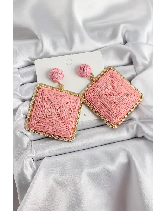 Pembe Kare Figürlü Hasır Örgü Model Gold Renk Kadın Küpe