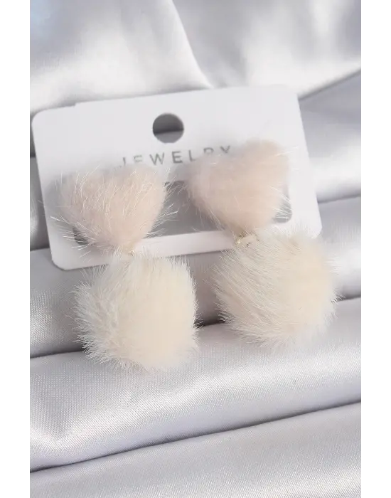 Pembe Renk Tüylü Kalp Ponpon Model Çelik Küpe